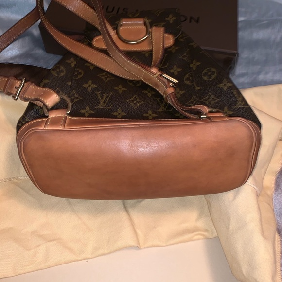 ‼️SOLD‼️Auth LV Montsouris MM - Picture 3 of 8